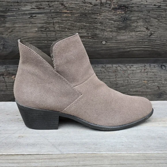 Me Too Zeus Modern Boho Minimalist Taupe Suede Block Heel Bootie 8M - Picture 2 of 15